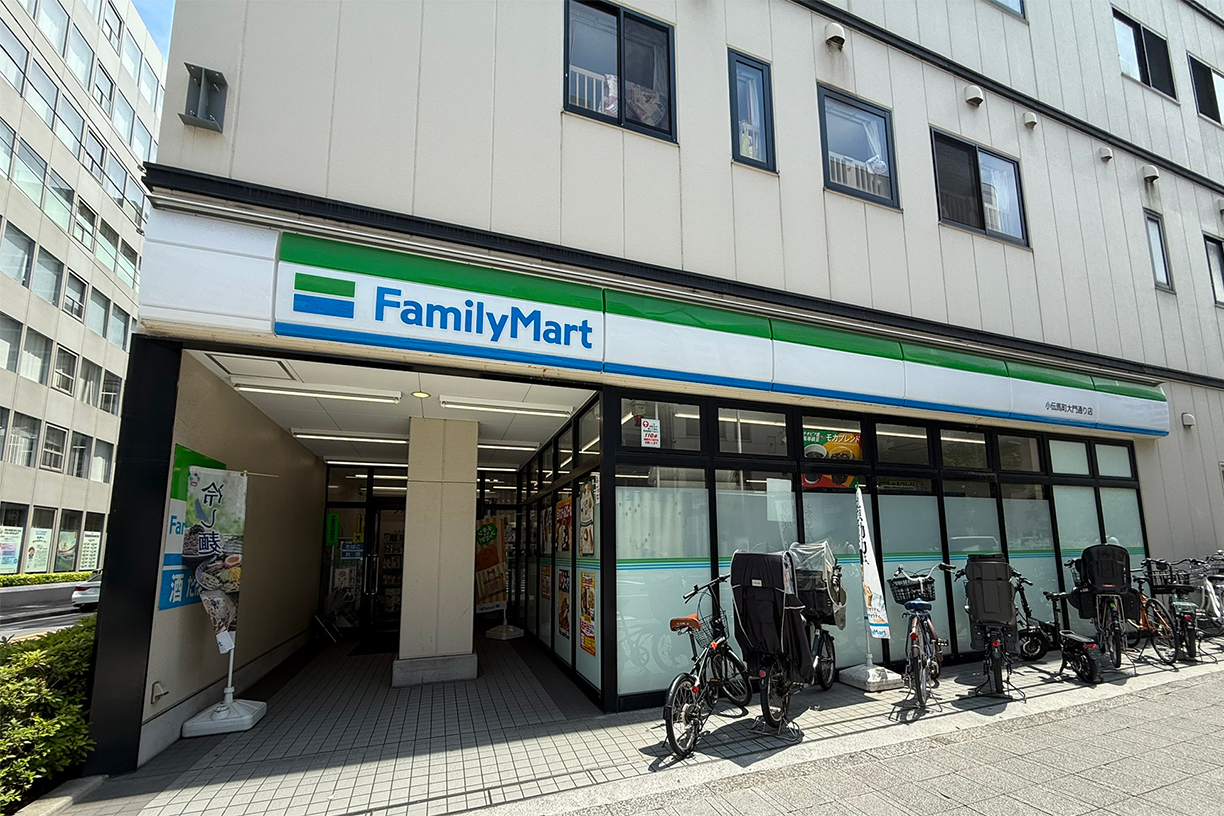 ファミリーマート小伝馬町大門通り店 徒歩約2分(約160m)